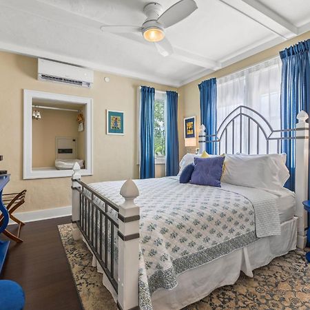 The Kenwood Gables Bed & Breakfast St. Petersburg Exterior photo