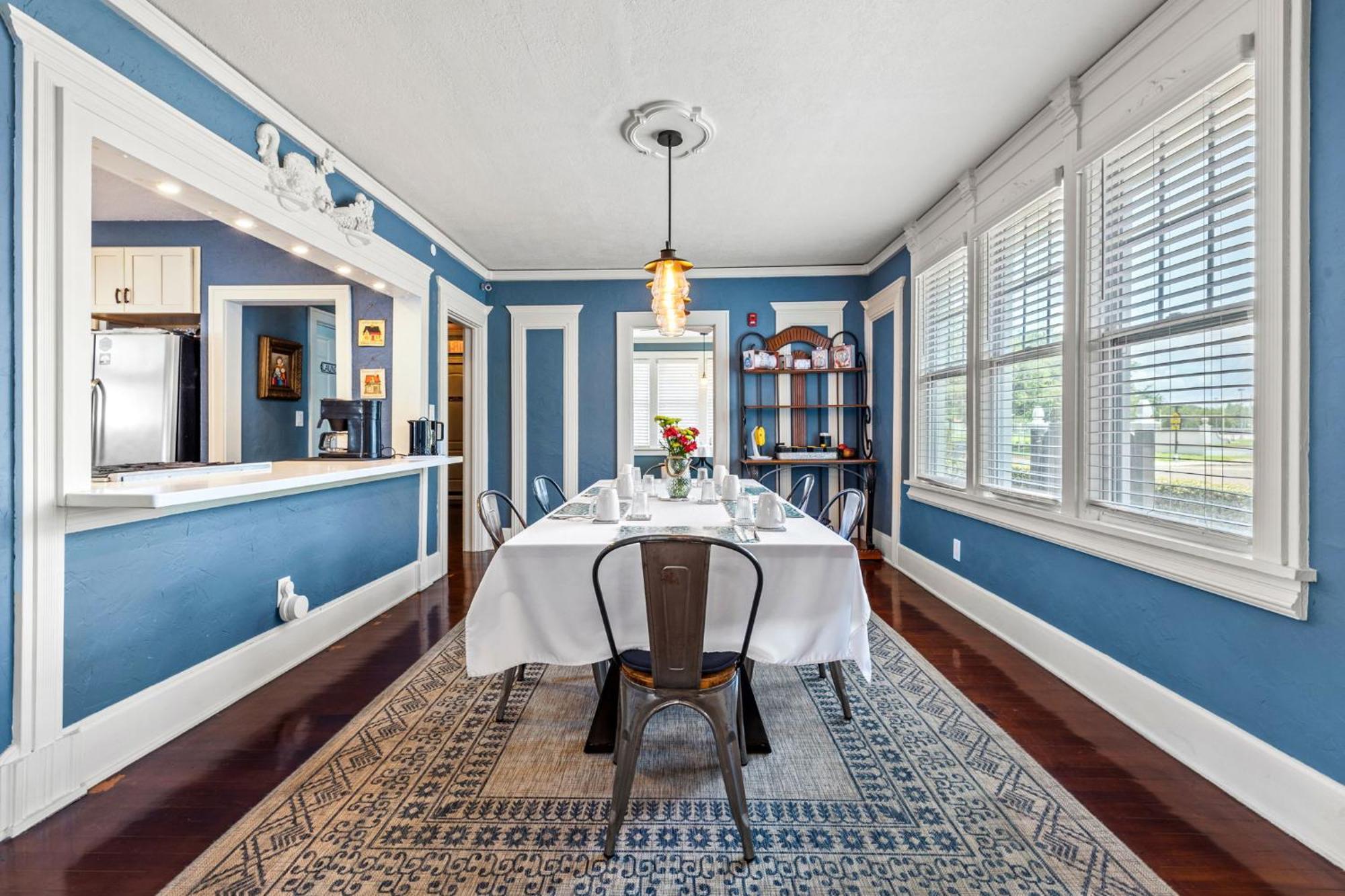 The Kenwood Gables Bed & Breakfast St. Petersburg Exterior photo