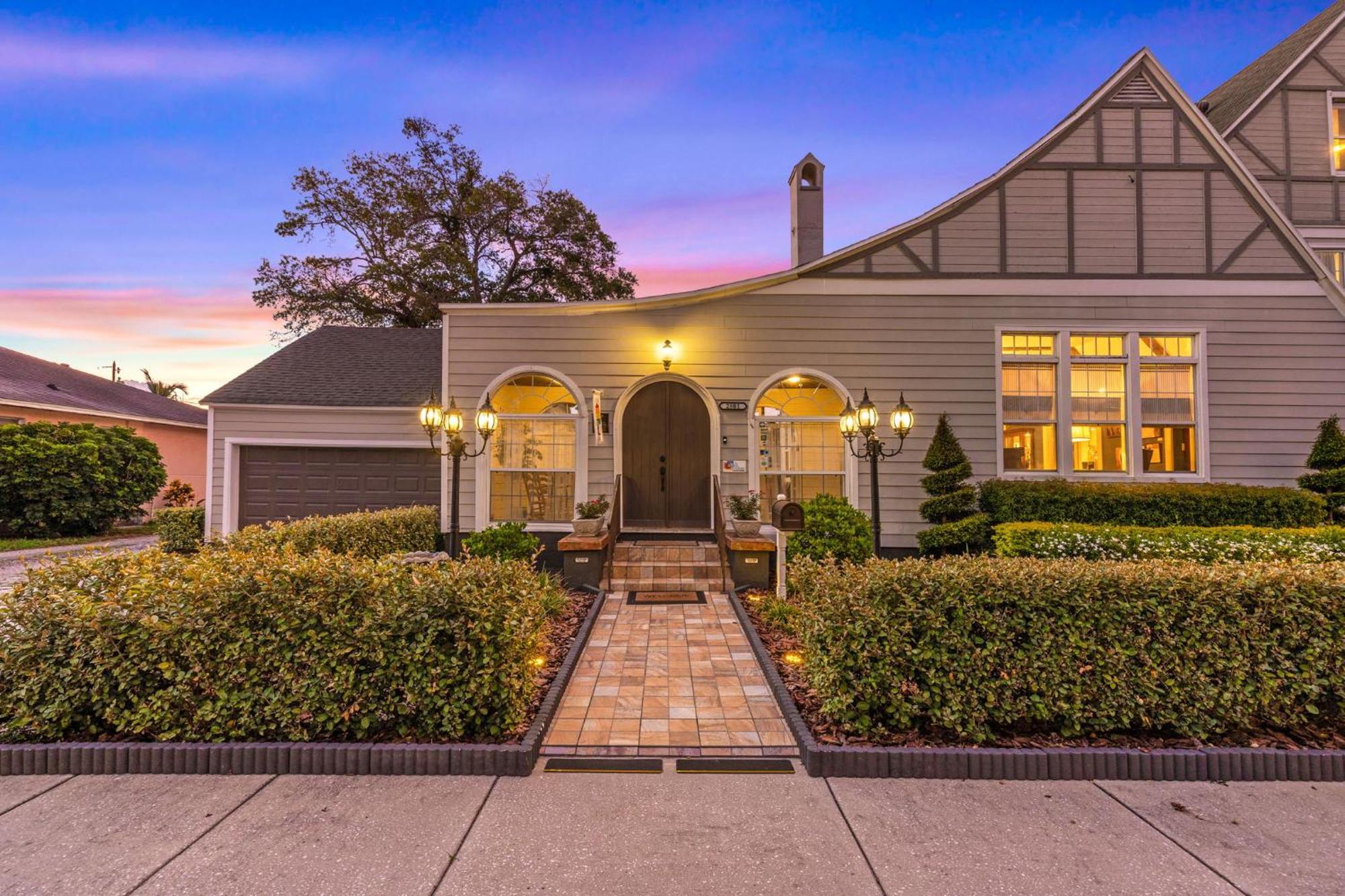 The Kenwood Gables Bed & Breakfast St. Petersburg Exterior photo