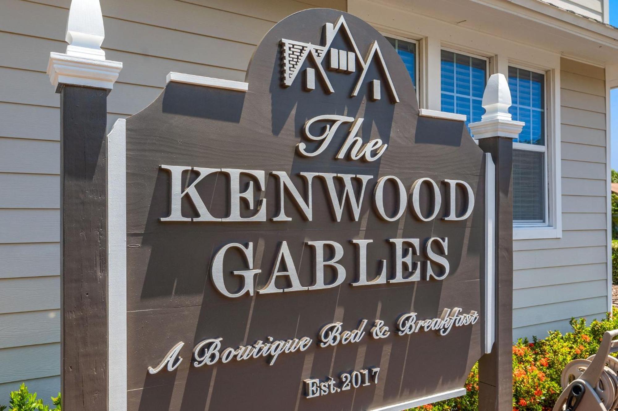 The Kenwood Gables Bed & Breakfast St. Petersburg Exterior photo