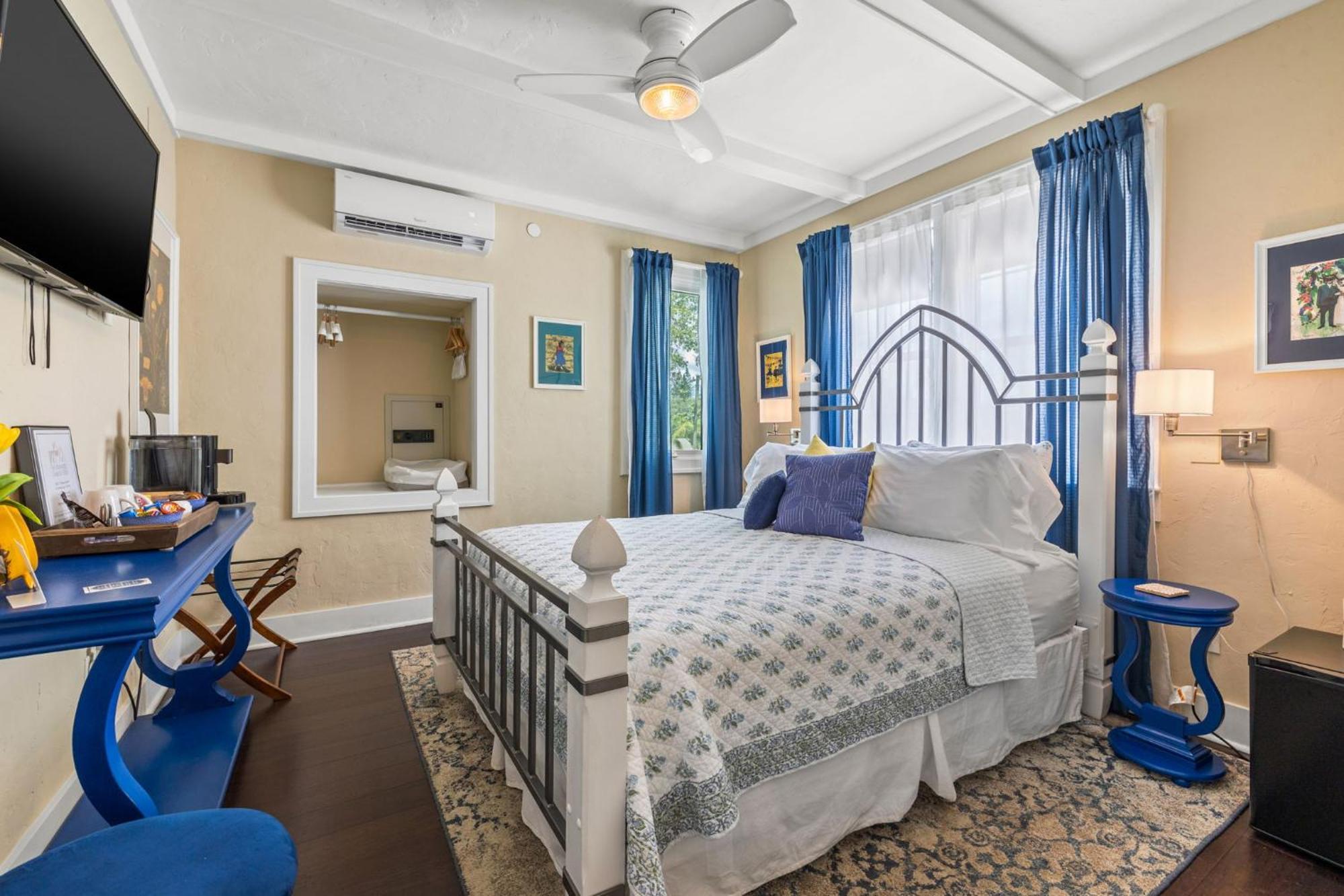 The Kenwood Gables Bed & Breakfast St. Petersburg Exterior photo